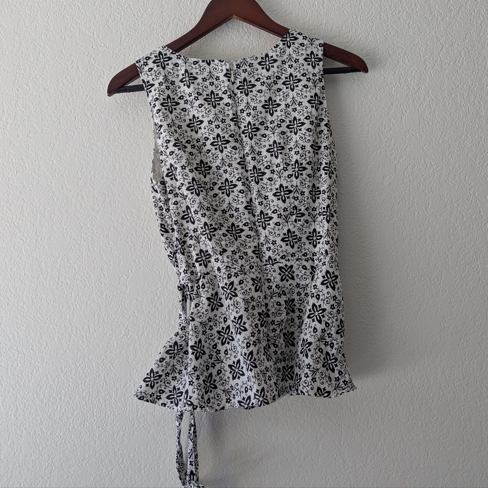 Boden Linen Cotton Wrap Tie Blouse White/Black Floral V Neck Sleeveless Size 12 - Picture 3 of 10